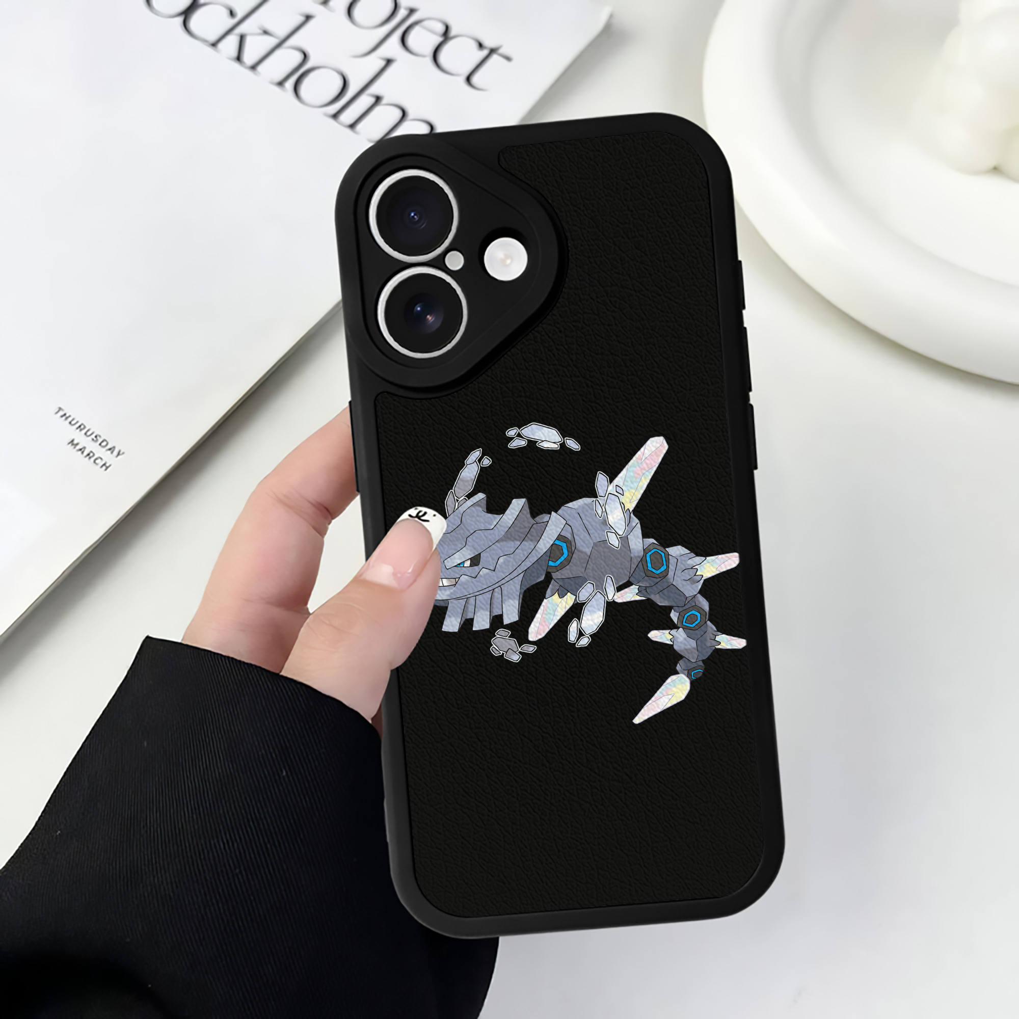 （画像用） ポケットモンスター Pokémon 【iPhone 16シリーズ対応】シリコンスマホケース（レザー調） 材質：シリコン